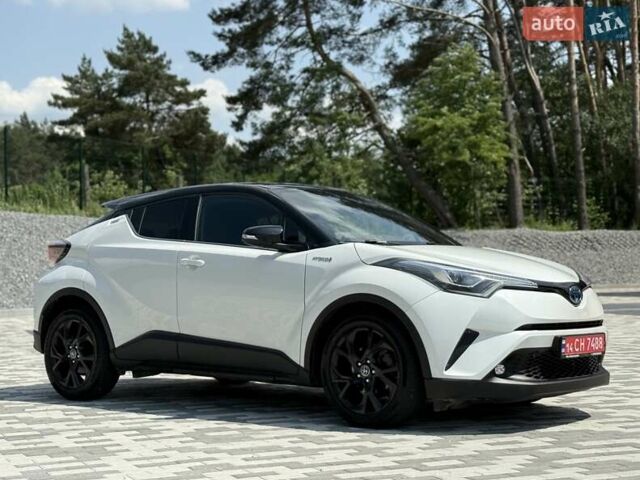 Белый Тойота C-HR, объемом двигателя 1.8 л и пробегом 97 тыс. км за 23300 $, фото 12 на Automoto.ua