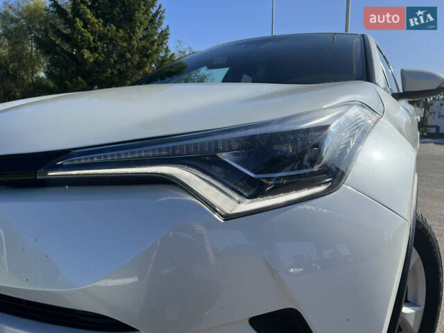 Белый Тойота C-HR, объемом двигателя 1.8 л и пробегом 139 тыс. км за 20900 $, фото 21 на Automoto.ua