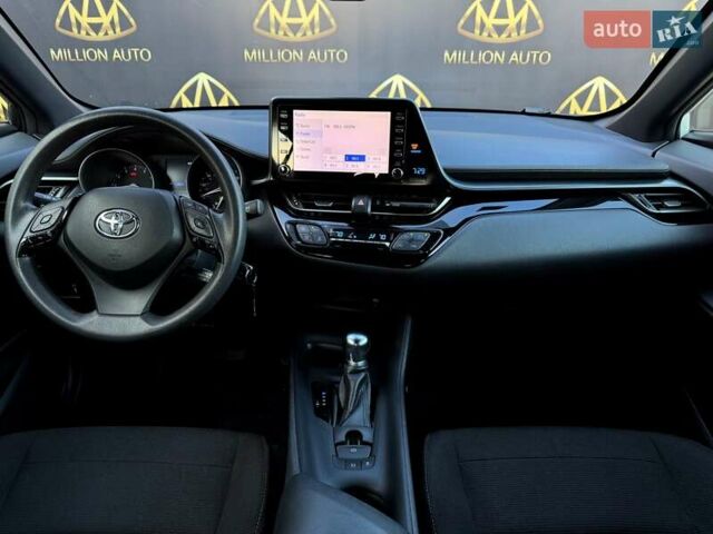 Білий Тойота C-HR, об'ємом двигуна 1.99 л та пробігом 100 тис. км за 16800 $, фото 12 на Automoto.ua