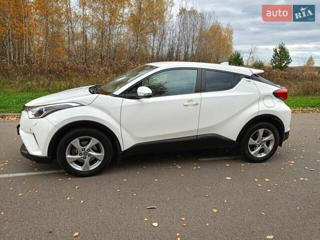 Белый Тойота C-HR, объемом двигателя 1.2 л и пробегом 93 тыс. км за 18698 $, фото 1 на Automoto.ua