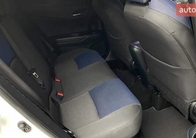 Белый Тойота C-HR, объемом двигателя 1.8 л и пробегом 108 тыс. км за 23164 $, фото 6 на Automoto.ua