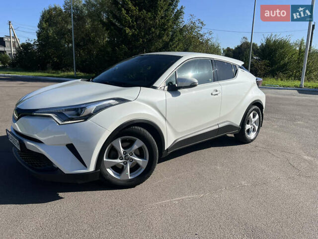 Белый Тойота C-HR, объемом двигателя 1.8 л и пробегом 139 тыс. км за 20900 $, фото 20 на Automoto.ua