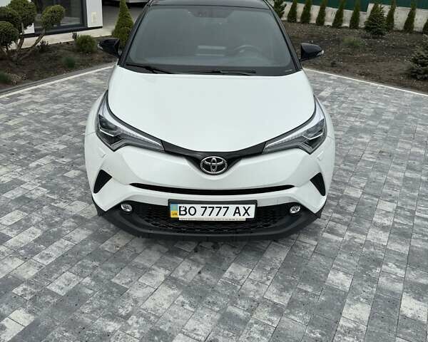 Белый Тойота C-HR, объемом двигателя 1.99 л и пробегом 64 тыс. км за 24500 $, фото 9 на Automoto.ua