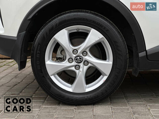 Білий Тойота C-HR, об'ємом двигуна 1.99 л та пробігом 64 тис. км за 25000 $, фото 14 на Automoto.ua