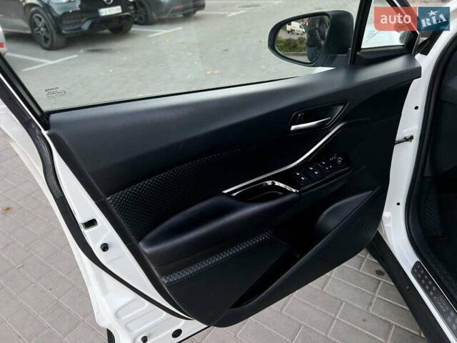 Білий Тойота C-HR, об'ємом двигуна 0 л та пробігом 133 тис. км за 22300 $, фото 17 на Automoto.ua