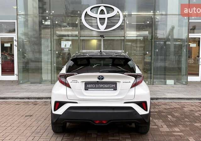 Білий Тойота C-HR, об'ємом двигуна 1.8 л та пробігом 49 тис. км за 25477 $, фото 3 на Automoto.ua