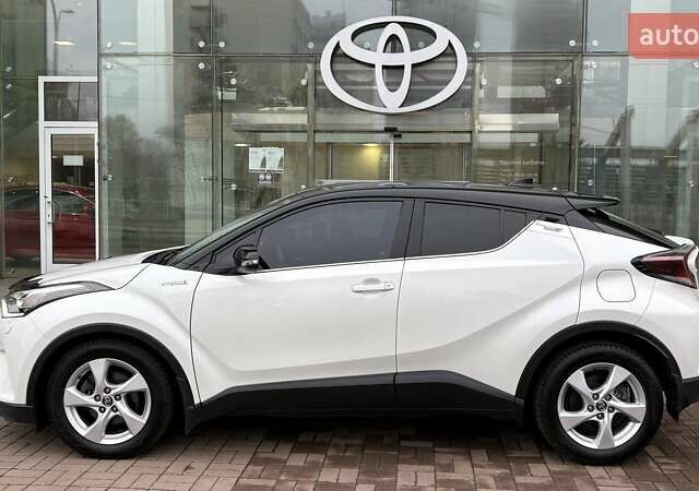 Білий Тойота C-HR, об'ємом двигуна 1.8 л та пробігом 49 тис. км за 25477 $, фото 2 на Automoto.ua