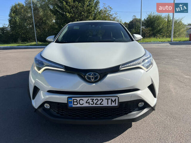 Белый Тойота C-HR, объемом двигателя 1.8 л и пробегом 139 тыс. км за 20900 $, фото 3 на Automoto.ua