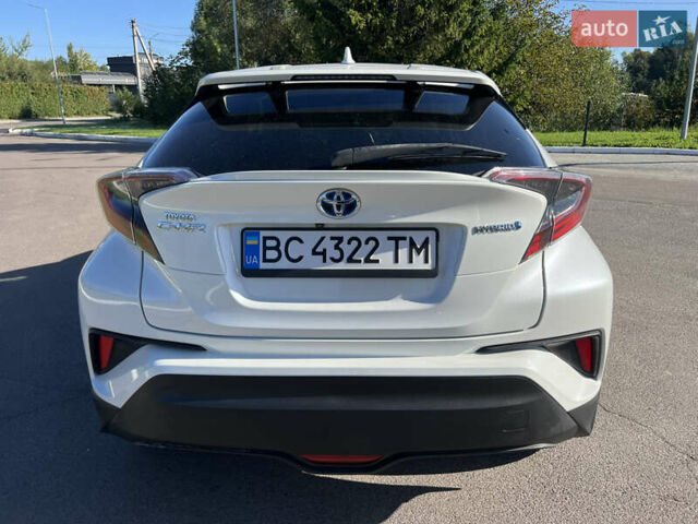 Белый Тойота C-HR, объемом двигателя 1.8 л и пробегом 139 тыс. км за 20900 $, фото 9 на Automoto.ua