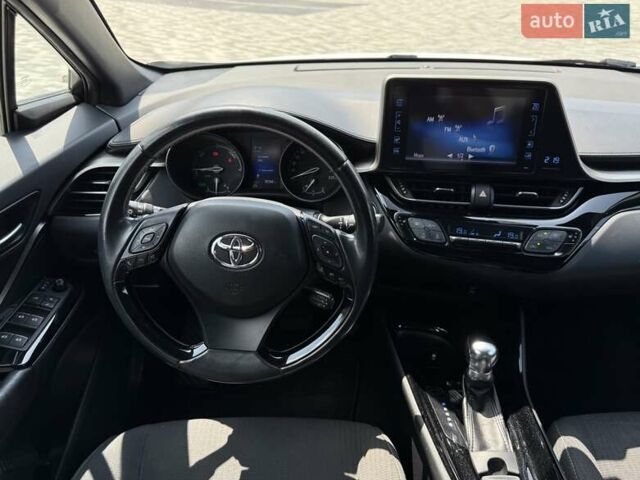 Белый Тойота C-HR, объемом двигателя 1.8 л и пробегом 97 тыс. км за 23300 $, фото 30 на Automoto.ua