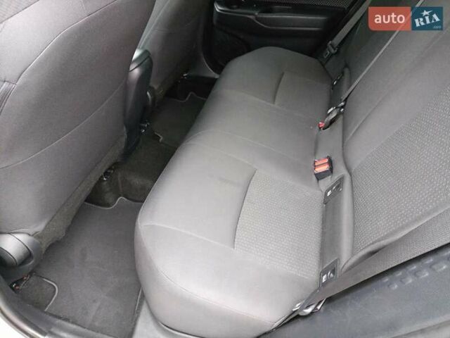 Белый Тойота C-HR, объемом двигателя 1.2 л и пробегом 93 тыс. км за 18698 $, фото 17 на Automoto.ua