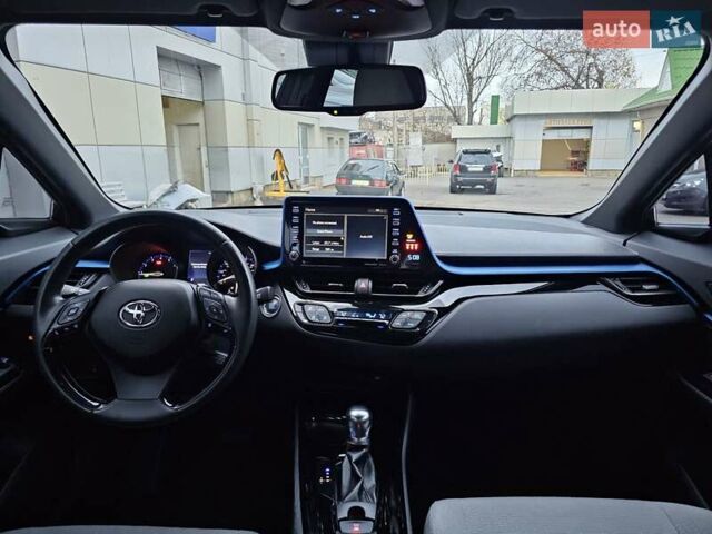Білий Тойота C-HR, об'ємом двигуна 1.99 л та пробігом 59 тис. км за 19500 $, фото 18 на Automoto.ua
