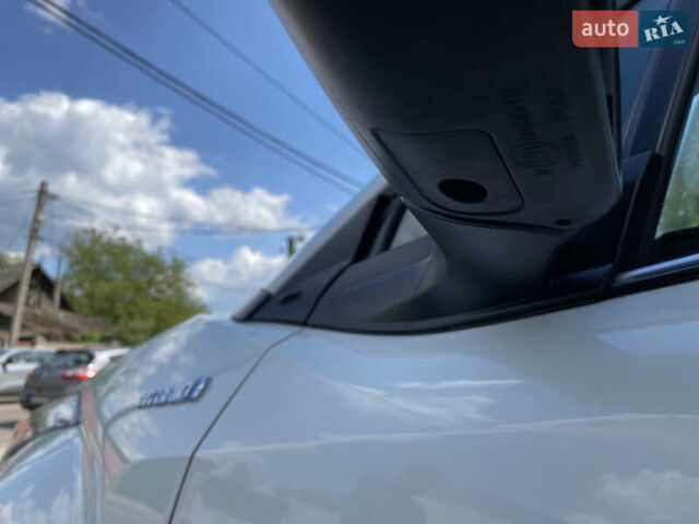 Белый Тойота C-HR, объемом двигателя 1.8 л и пробегом 130 тыс. км за 22300 $, фото 18 на Automoto.ua