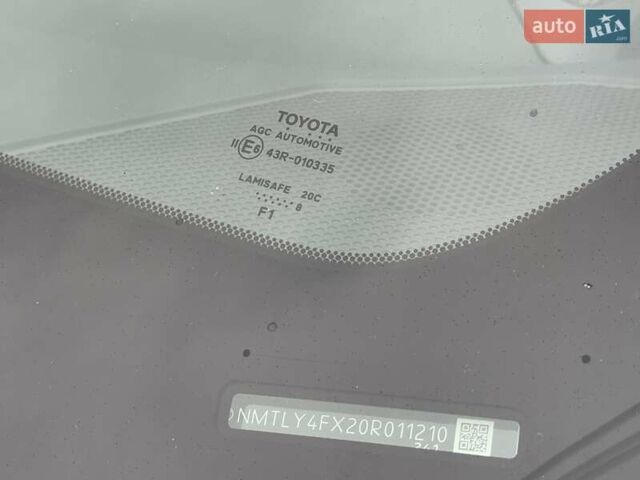 Белый Тойота C-HR, объемом двигателя 1.2 л и пробегом 88 тыс. км за 21500 $, фото 43 на Automoto.ua