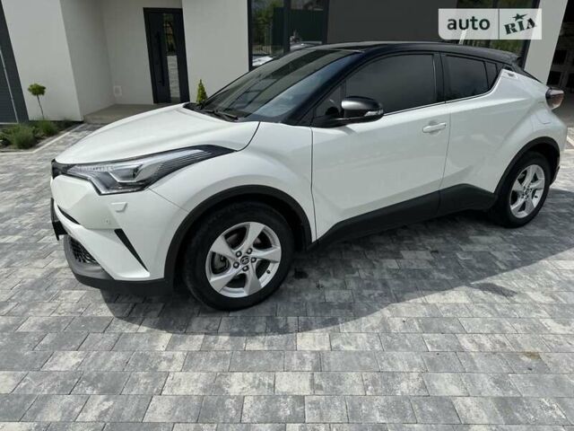 Белый Тойота C-HR, объемом двигателя 1.99 л и пробегом 64 тыс. км за 24500 $, фото 17 на Automoto.ua