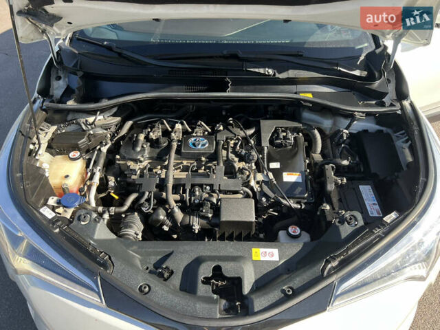 Белый Тойота C-HR, объемом двигателя 1.8 л и пробегом 139 тыс. км за 20900 $, фото 28 на Automoto.ua