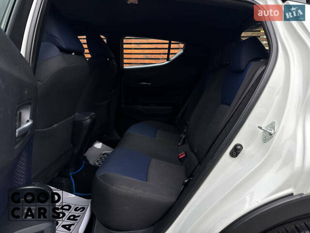 Білий Тойота C-HR, об'ємом двигуна 1.99 л та пробігом 64 тис. км за 25000 $, фото 25 на Automoto.ua