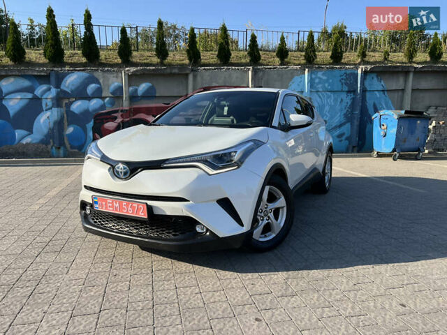 Білий Тойота C-HR, об'ємом двигуна 1.8 л та пробігом 144 тис. км за 21900 $, фото 4 на Automoto.ua