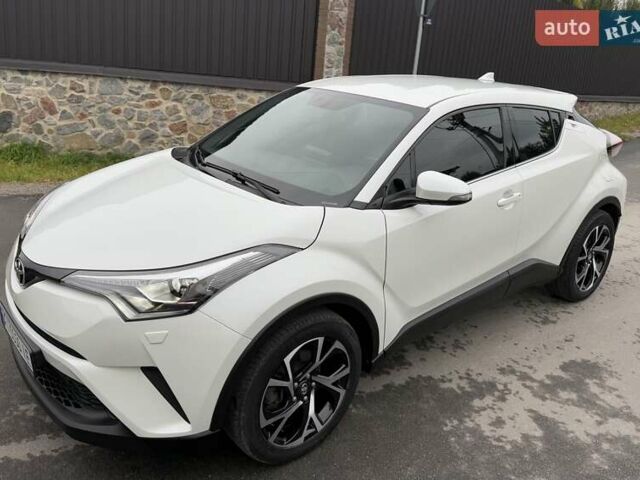 Белый Тойота C-HR, объемом двигателя 1.2 л и пробегом 88 тыс. км за 21500 $, фото 11 на Automoto.ua