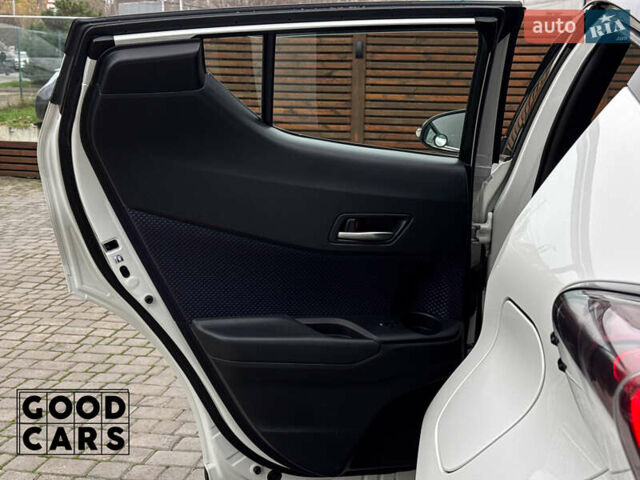 Білий Тойота C-HR, об'ємом двигуна 1.99 л та пробігом 64 тис. км за 25000 $, фото 23 на Automoto.ua