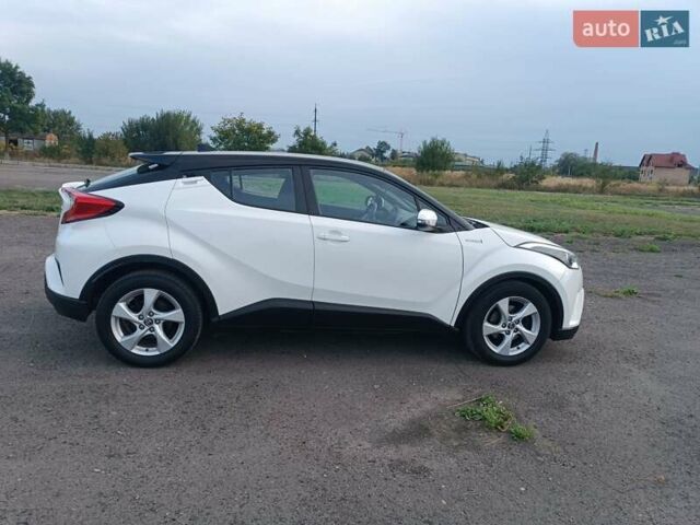 Білий Тойота C-HR, об'ємом двигуна 1.8 л та пробігом 98 тис. км за 19950 $, фото 2 на Automoto.ua