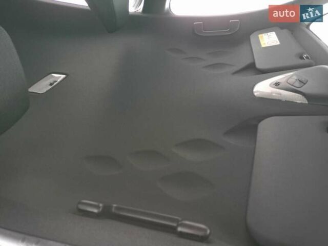 Белый Тойота C-HR, объемом двигателя 1.2 л и пробегом 93 тыс. км за 18698 $, фото 25 на Automoto.ua