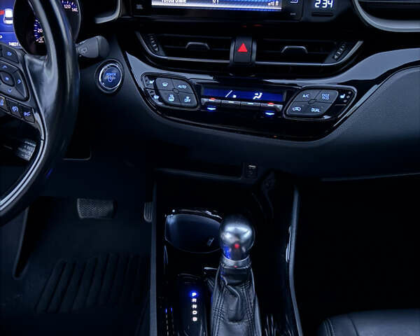 Белый Тойота C-HR, объемом двигателя 1.8 л и пробегом 76 тыс. км за 26300 $, фото 16 на Automoto.ua