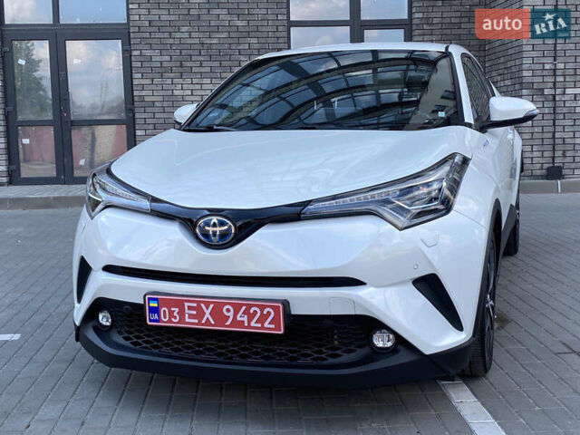 Белый Тойота C-HR, объемом двигателя 1.8 л и пробегом 130 тыс. км за 22300 $, фото 1 на Automoto.ua