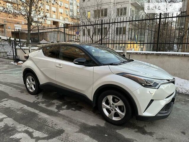 Белый Тойота C-HR, объемом двигателя 1.2 л и пробегом 25 тыс. км за 23000 $, фото 7 на Automoto.ua