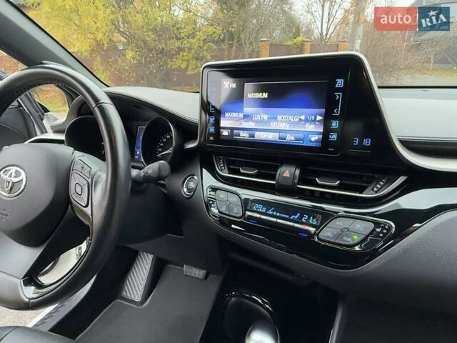 Белый Тойота C-HR, объемом двигателя 1.2 л и пробегом 88 тыс. км за 21500 $, фото 34 на Automoto.ua