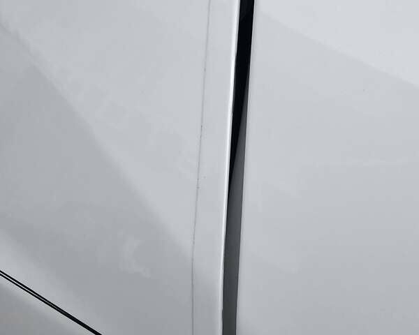 Білий Тойота C-HR, об'ємом двигуна 1.99 л та пробігом 59 тис. км за 19500 $, фото 10 на Automoto.ua