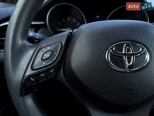 Білий Тойота C-HR, об'ємом двигуна 1.99 л та пробігом 100 тис. км за 16800 $, фото 16 на Automoto.ua