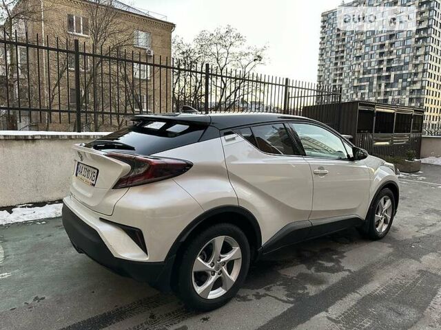 Белый Тойота C-HR, объемом двигателя 1.2 л и пробегом 25 тыс. км за 23000 $, фото 1 на Automoto.ua