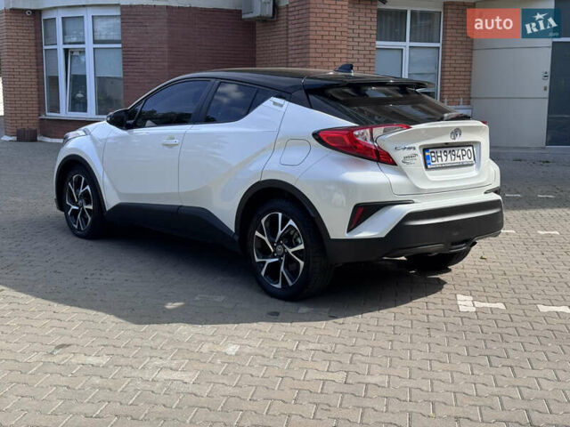 Белый Тойота C-HR, объемом двигателя 1.99 л и пробегом 54 тыс. км за 19999 $, фото 5 на Automoto.ua