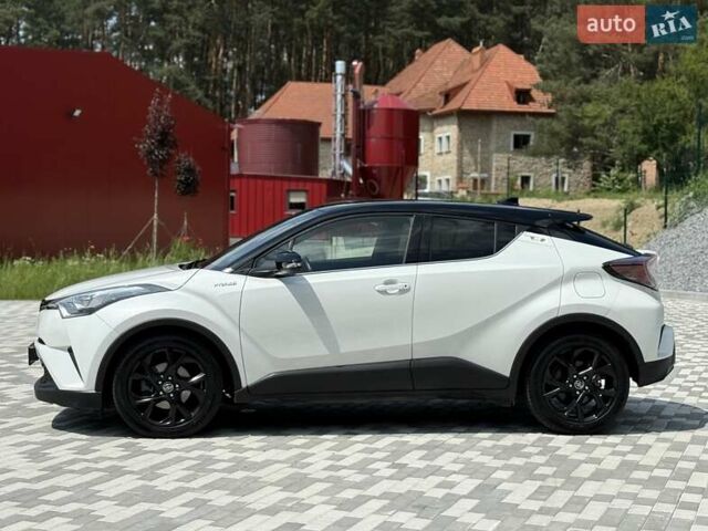 Белый Тойота C-HR, объемом двигателя 1.8 л и пробегом 97 тыс. км за 23300 $, фото 4 на Automoto.ua
