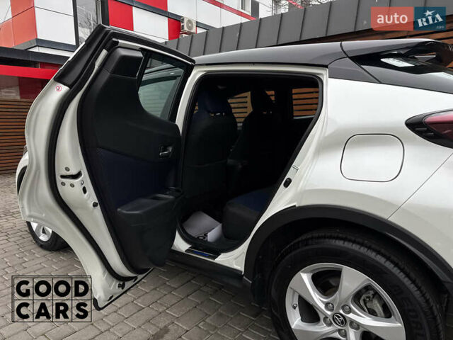 Білий Тойота C-HR, об'ємом двигуна 1.99 л та пробігом 64 тис. км за 25000 $, фото 24 на Automoto.ua