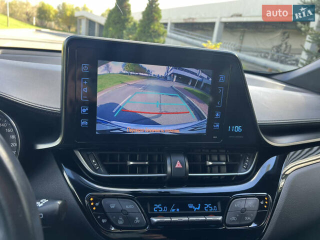 Белый Тойота C-HR, объемом двигателя 1.2 л и пробегом 57 тыс. км за 18750 $, фото 40 на Automoto.ua