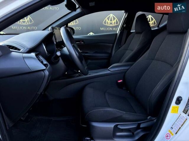 Білий Тойота C-HR, об'ємом двигуна 1.99 л та пробігом 100 тис. км за 16800 $, фото 6 на Automoto.ua