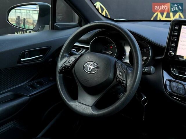 Білий Тойота C-HR, об'ємом двигуна 1.99 л та пробігом 100 тис. км за 16800 $, фото 10 на Automoto.ua