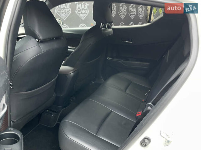 Тойота C-HR 2018 у Києві на Automoto.ua Білий Тойота C-HR, об'ємом двигуна 1.8 л та пробігом 74 тис. км за 22900 $, фото 9 на Automoto.ua