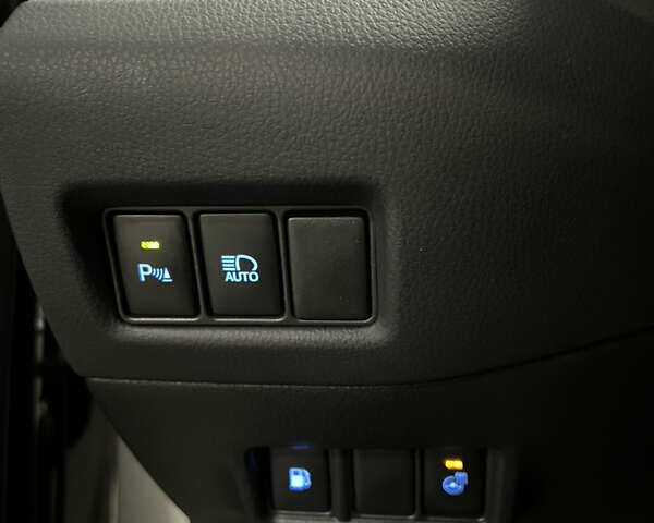 Белый Тойота C-HR, объемом двигателя 1.8 л и пробегом 89 тыс. км за 28500 $, фото 16 на Automoto.ua