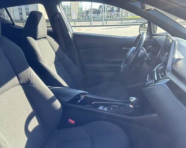Білий Тойота C-HR, об'ємом двигуна 1.8 л та пробігом 92 тис. км за 25500 $, фото 18 на Automoto.ua