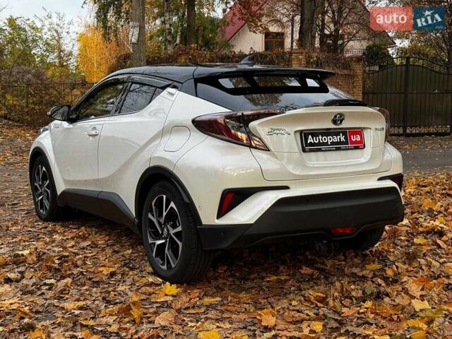 Белый Тойота C-HR, объемом двигателя 1.8 л и пробегом 79 тыс. км за 26290 $, фото 8 на Automoto.ua