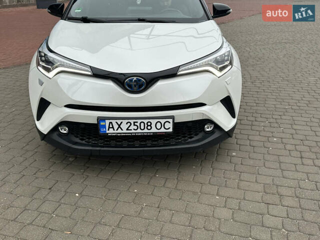 Белый Тойота C-HR, объемом двигателя 1.8 л и пробегом 66 тыс. км за 25999 $, фото 19 на Automoto.ua