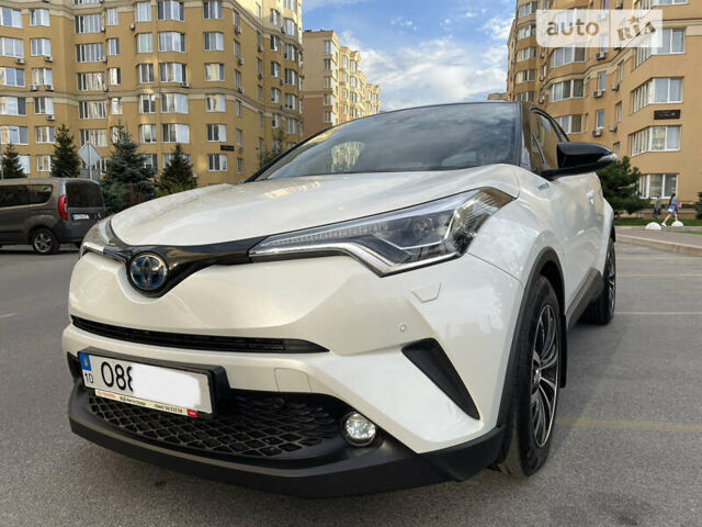 Білий Тойота C-HR, об'ємом двигуна 1.8 л та пробігом 54 тис. км за 27200 $, фото 4 на Automoto.ua