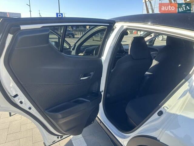 Білий Тойота C-HR, об'ємом двигуна 1.8 л та пробігом 92 тис. км за 25500 $, фото 21 на Automoto.ua