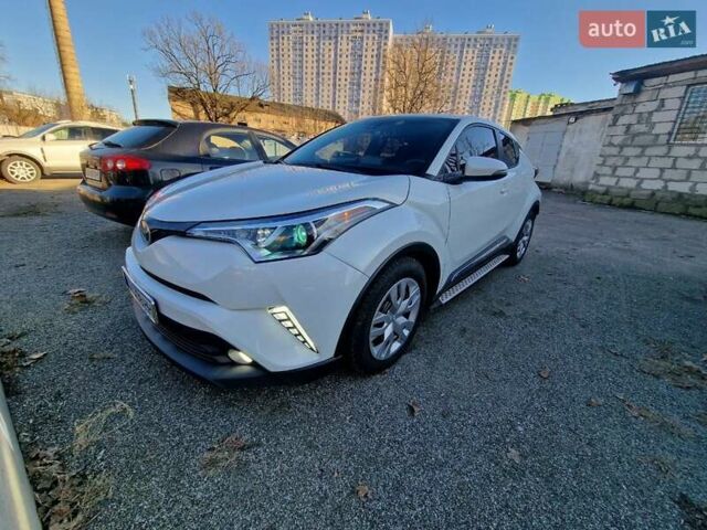 Білий Тойота C-HR, об'ємом двигуна 1.99 л та пробігом 176 тис. км за 22000 $, фото 22 на Automoto.ua