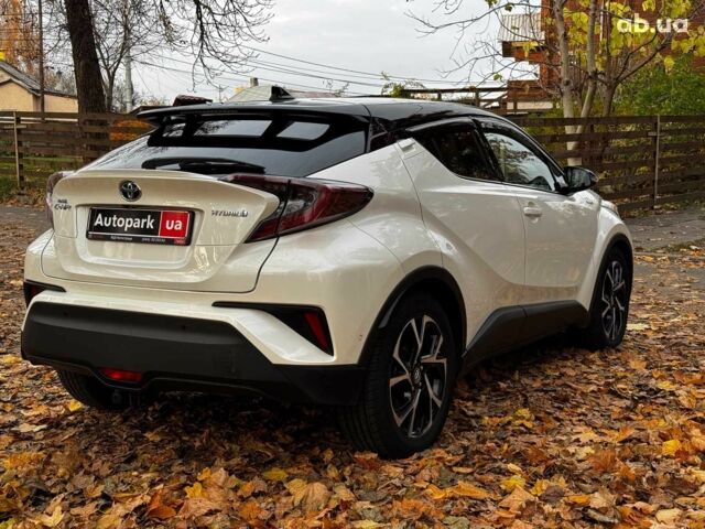 Белый Тойота C-HR, объемом двигателя 1.8 л и пробегом 79 тыс. км за 26290 $, фото 6 на Automoto.ua