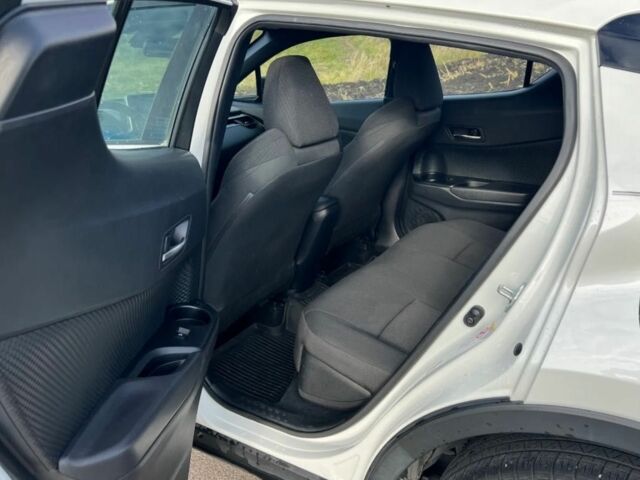 Білий Тойота C-HR, об'ємом двигуна 2 л та пробігом 58 тис. км за 10000 $, фото 10 на Automoto.ua