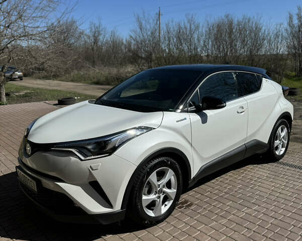 Білий Тойота C-HR, об'ємом двигуна 1.8 л та пробігом 41 тис. км за 29000 $, фото 2 на Automoto.ua